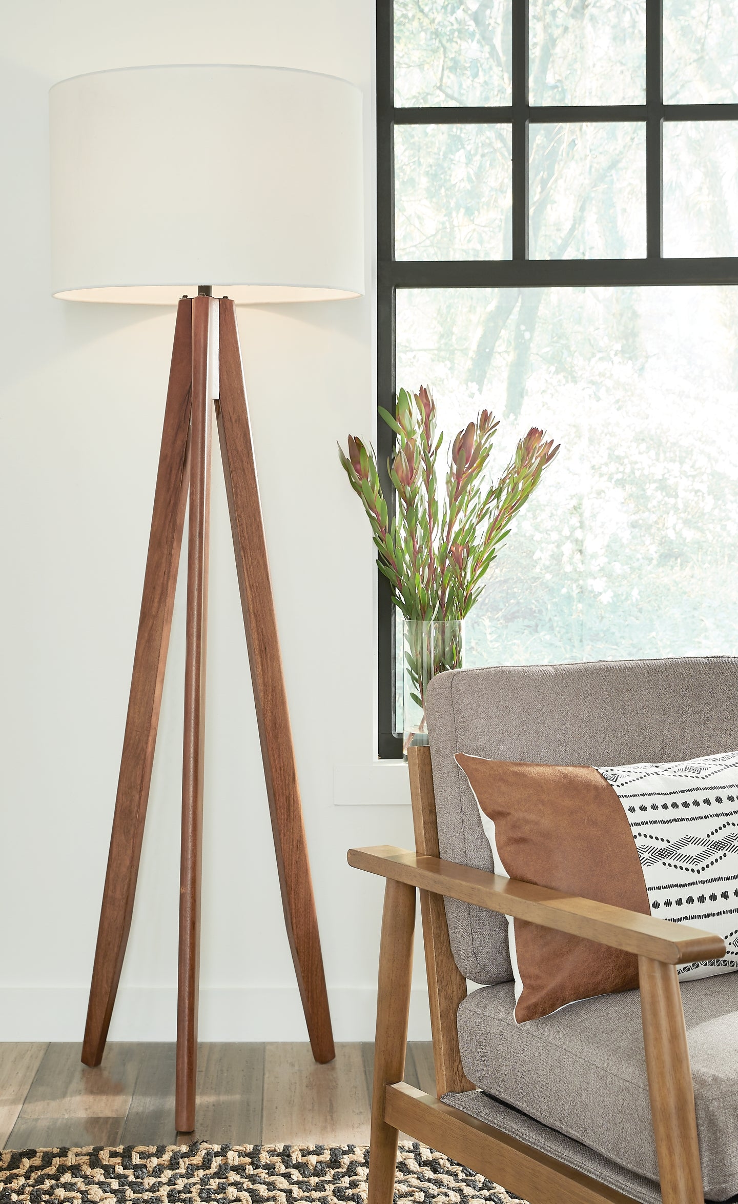 Dallson Wood Floor Lamp (1/CN)