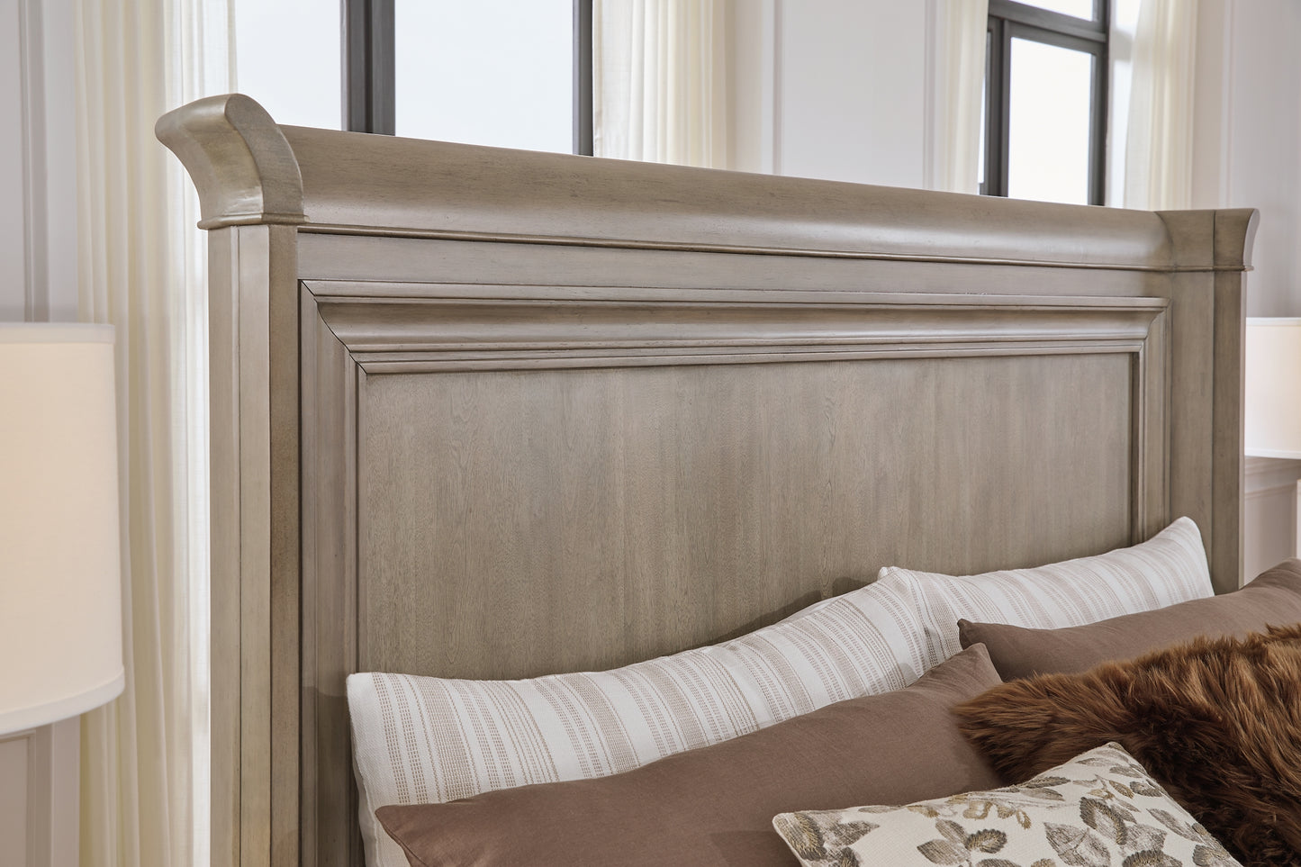 Lexorne  Sleigh Bed