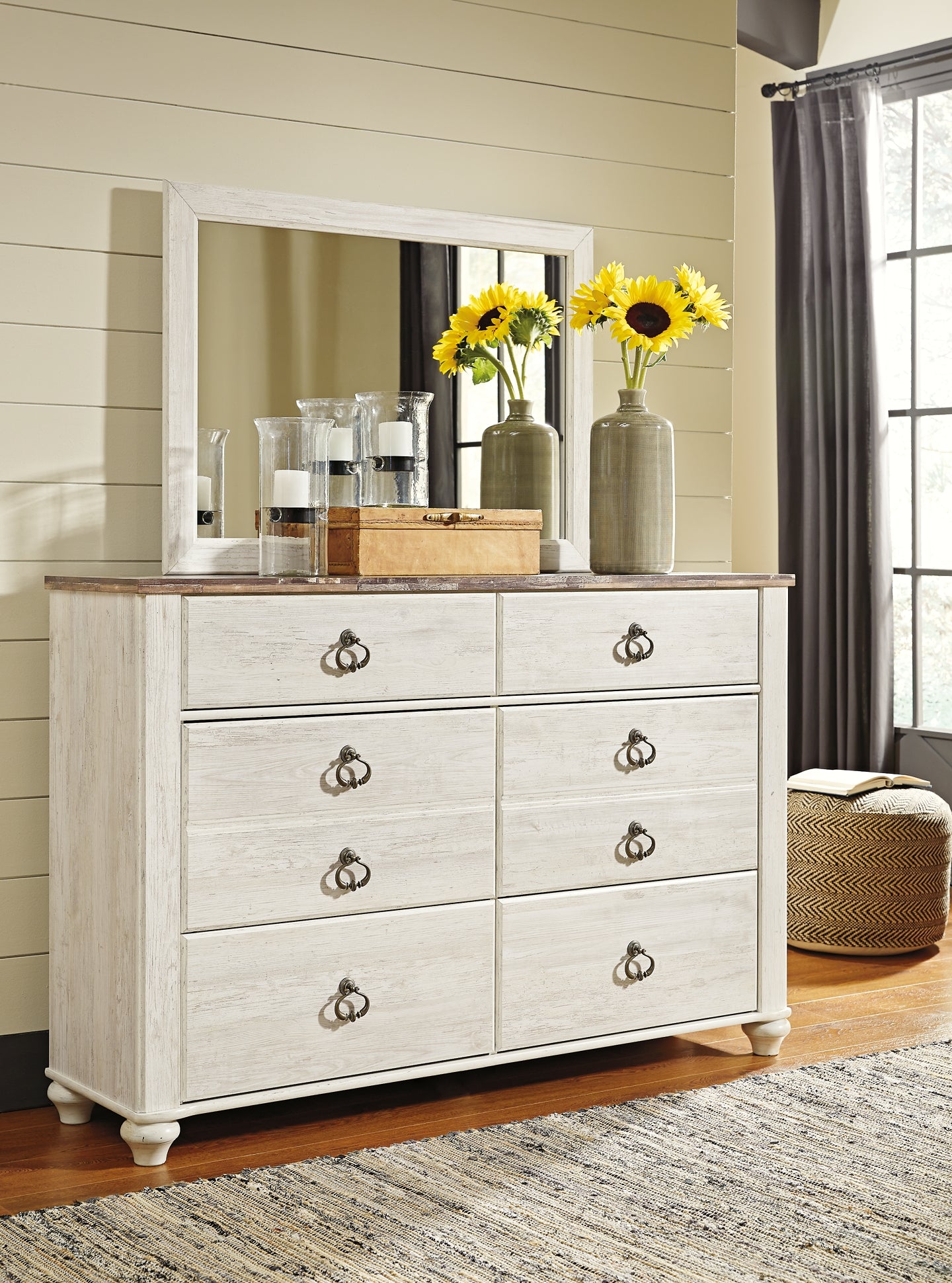 Willowton King Panel Bed with Mirrored Dresser and Nightstand