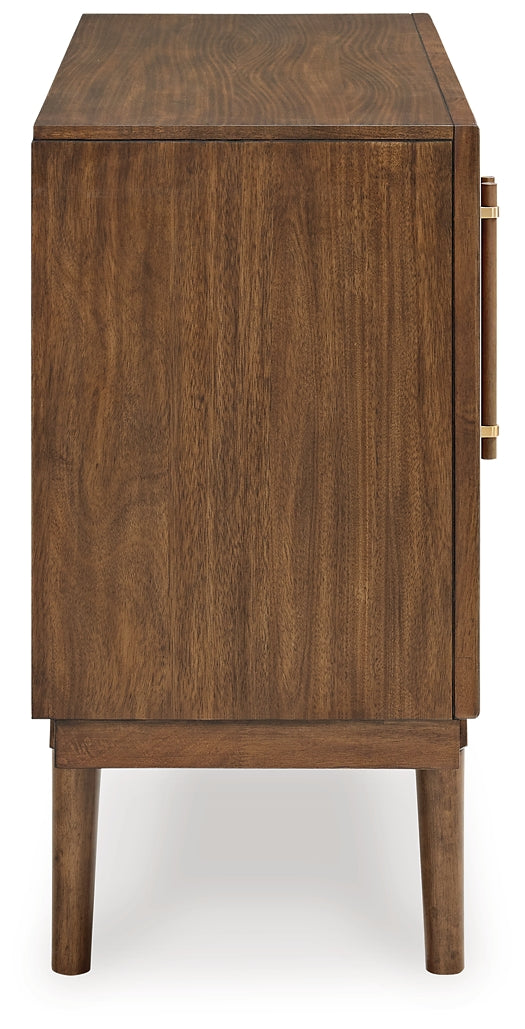 Lyncott Dining Room Server